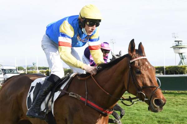Zurekin Arrivée Quinté PMU Prix Philippe Lorain Hippodrome de Cagnes-sur-Mer 23/12/2020