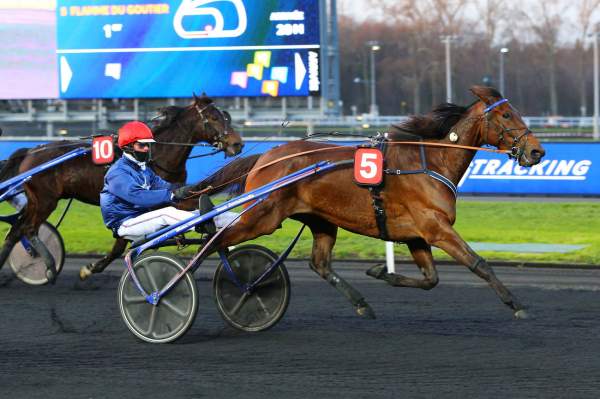 Flamme Du Goutier Arrivée course PMU Prix Constant Hervieux Hippodrome de Vincennes 26/12/2020