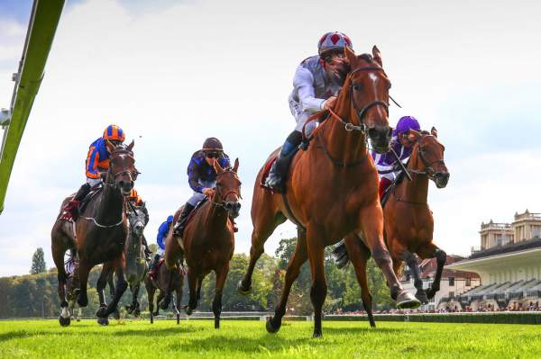 Teona Arrivée course Pmu Qatar Prix Vermeille 2021 à Longchamp