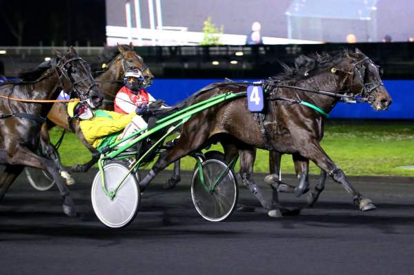 Gamay De L'iton Arrivée PMU Prix Michel Marcel Gougeon 2022 à Vincennes