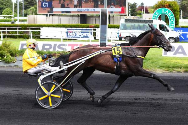 Earl Simon Arrivée Quinté+ Pmu 5ème étape du Grand National du Trot 2022 au Croisé-Laroche