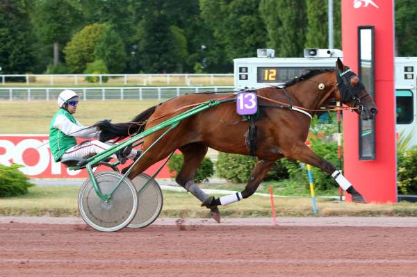 Doux Parfum Arrivée Quinté+ Pmu Prix du Médoc 2022 à Enghien