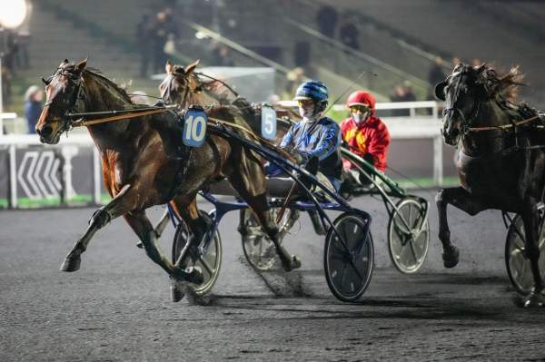 Idao De Tillard Arrivée PMU Prix Doynel de Saint-Quentin à Vincennes
