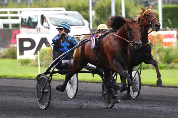 Idao De Tillard Arrivée PMU Prix Jockey - Critérium 5 Ans Q2 à Vincennes