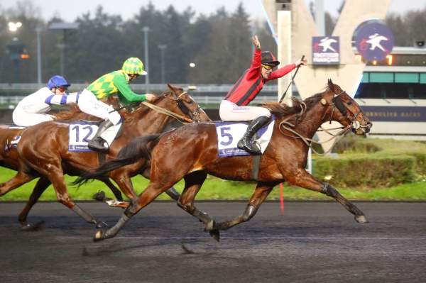 Jezabelle Bie Arrivée PMU Prix Bilibili - Cornulier Races Q2 à Vincennes