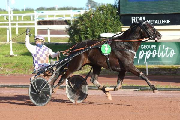 King Of Cash Arrivée PMU Prix de Cabourg à Cagnes-sur-Mer