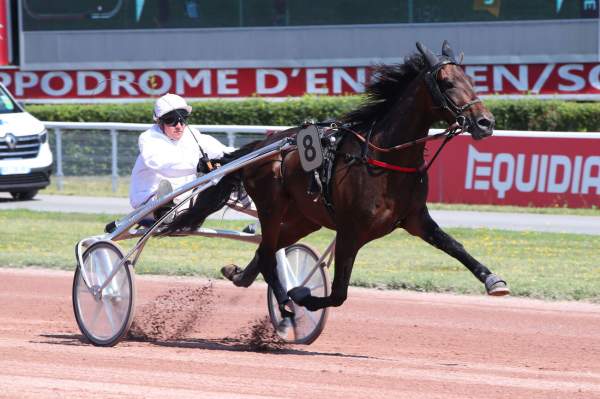 Marshal De Celland arrivée pmu Prix de la Porte de Clichy à Enghien