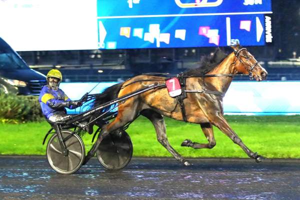 Liza Josselyn Arrivée Critérium Continental - Amérique Races Q3 2025 à Vincennes