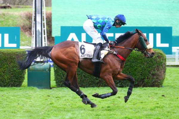 La photo de Johnny Roque arrivée Quinté+ pmu Prix Lutteur III (L) à Auteuil