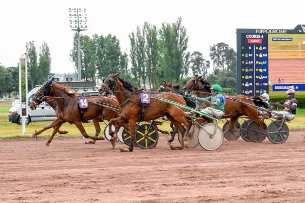 Historic Day Arrivée  Quinté+ Pmu Prix De Grosbois à VICHY