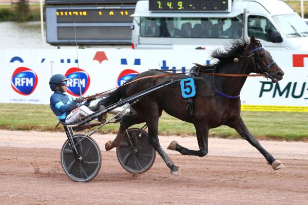 Jojo Toons arrivée pmu Prix Harmonie Ambulance à Laval