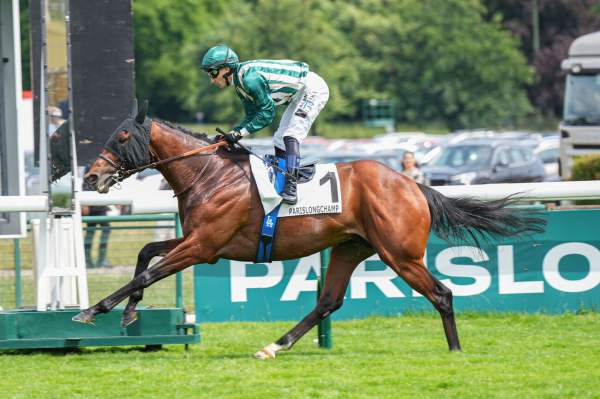 Maranoa Charlie Arrivée PMU Prix Paul de Moussac à ParisLongchamp