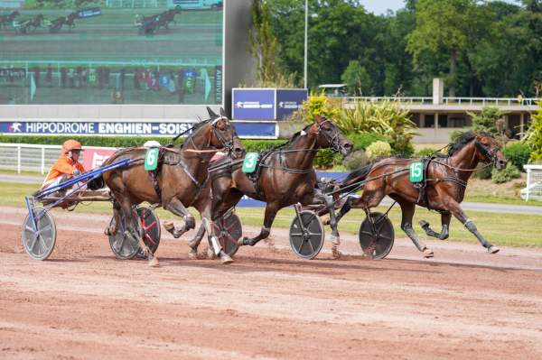 Fragolino Rosso Arrivée PMU Pick5 Prix de Rome à Enghien