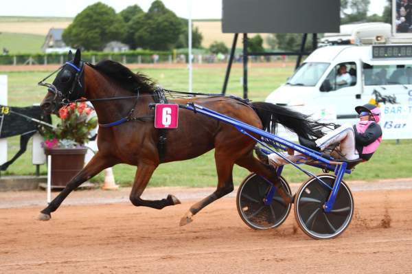 Java D'Anama Arrivée Quinté+ Pmu Prix Des Etablissements Rault-Tracteurs au MONT SAINT MICHEL