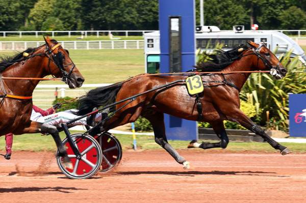 Koctel Du Dain arrivée Quinté+ pmu Prix Jean-Luc Lagardère (Gr.II) à Enghien-Soisy