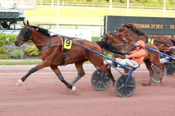 Iggy Des Rioults Arrivée Quinté+ Pmu Prix Des Lycopodes à CABOURG