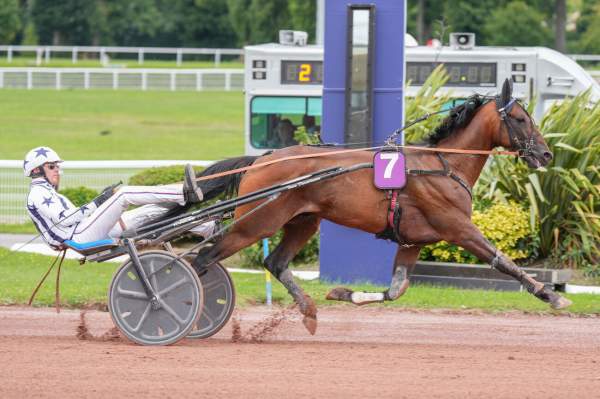 Mack De Blary arrivée pmu Prix de Berlin (Gr.III) à Enghien-Soisy