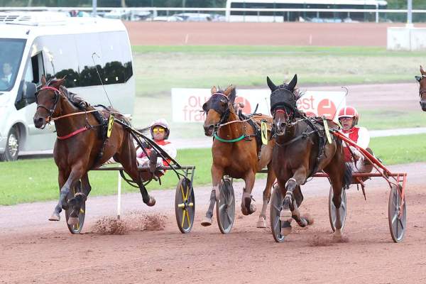 Hidalgo De Varenne Arrivée Quinté+ Pmu Prix Bruno Coquatrix à CABOURG