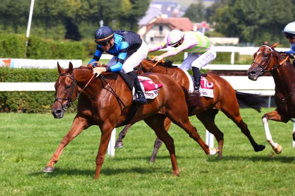 Flamme Rouge Arrivée Quinté+ Pmu Prix Genybet Super Top 5 (prix De La Cote Fleurie) à CLAIREFONTAINE