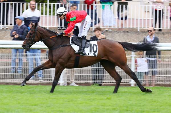 Semper Fortis arrivée pmu Prix Michel Chirol à Auteuil