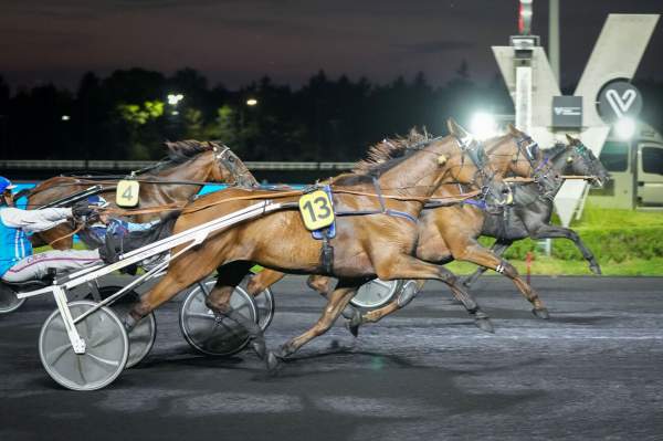 Insight Spoken Arrivée Quinté+ Pmu Prix Des 220 Ans De L'Hippodrome De La Baie De Saint-Brieuc à PARIS-VINCENNES