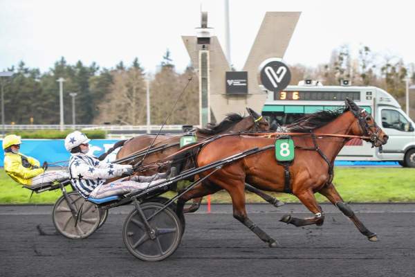 Mostra De Banville arrivée pmu Prix de Riberac (Gr.III) à Vincennes