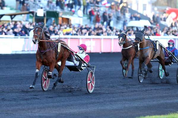 Normandie Niemen Arrivée PMU Prix Roquépine à Vincennes