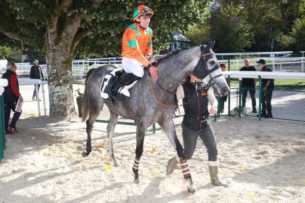 MISS MONTMARTRE