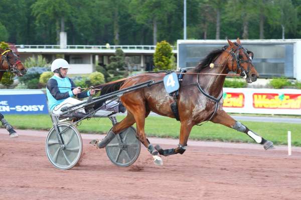 JUSTE UN DALY