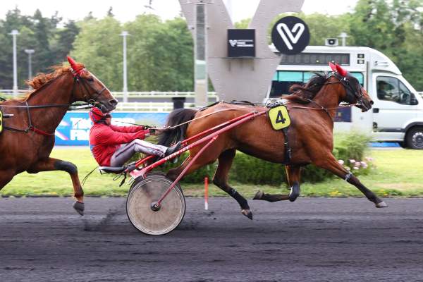 Idole Jallerie arrivée Quinté+ pmu Prix de la Ville de Nogent sur Marne à Vincennes