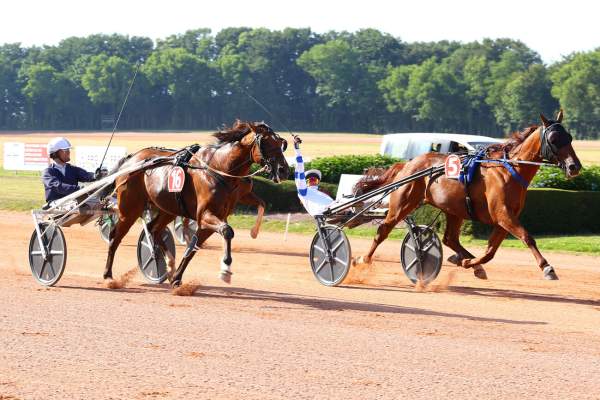 Insert Boy Arrivée Quinté+ Pmu Grand Prix Ephrem Houel - 190 Ans Des Courses Au Trot à Cherbourg