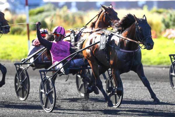 Moustik La Govelle Arrivée PMU Critérium des 4 ans 2026 à Vincennes